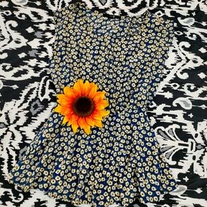 XXI Forever 21 Blue and Yellow Sunflower Floral Top Size Large